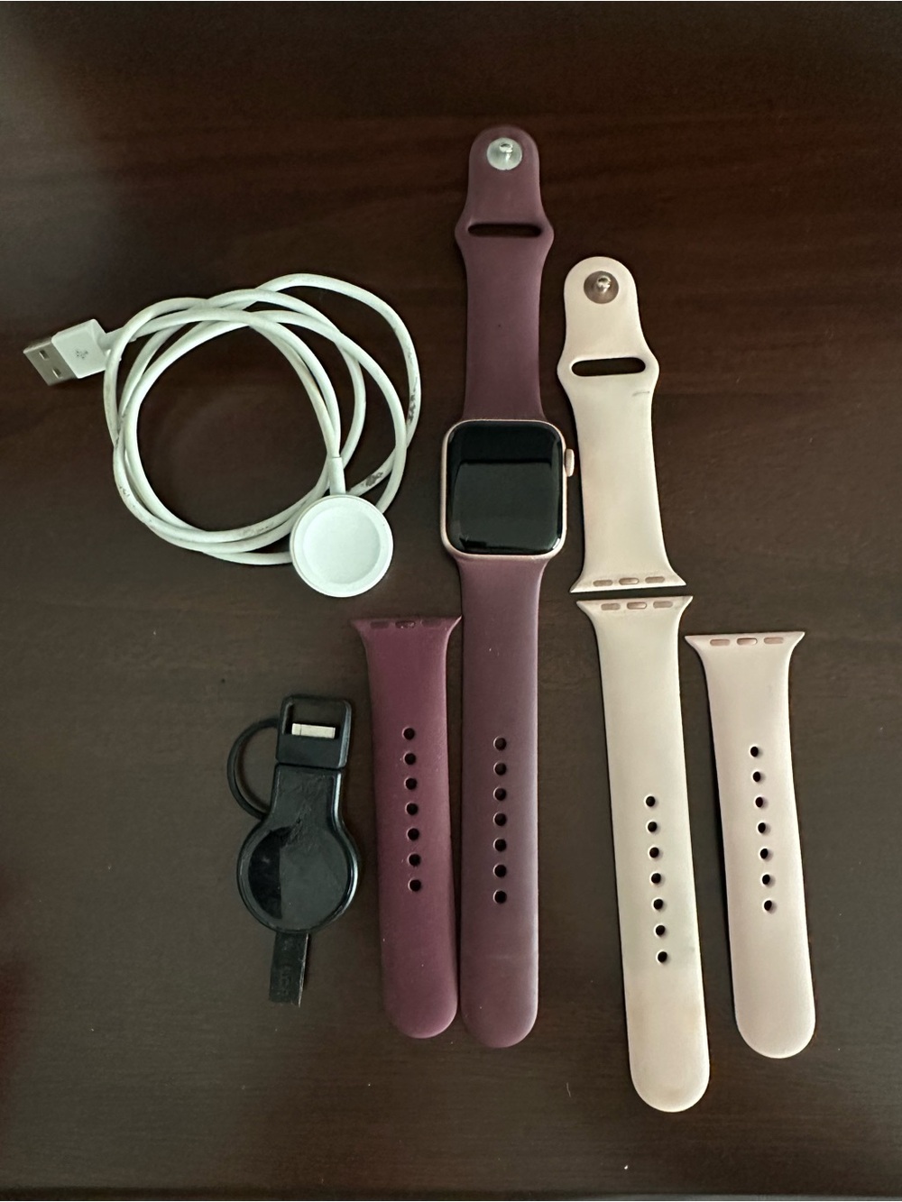 Apple Watch Series 4 (40mm) + Extras
